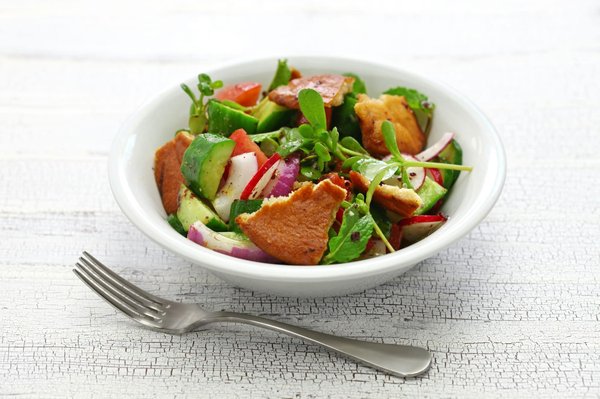 What's the Key to a Flavorful Middle Eastern Fattoush Salad with Sumac and Pita?