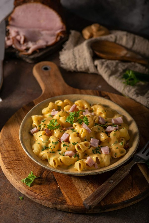 How to Make a Moist Carrot and Walnut Cake with Cream Cheese Frosting?